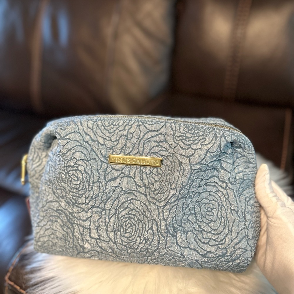 NEW WITH TAG VINCE CAMUTO MAKE UP OR CARRIE ALL BAG. - Picture 4 of 7
